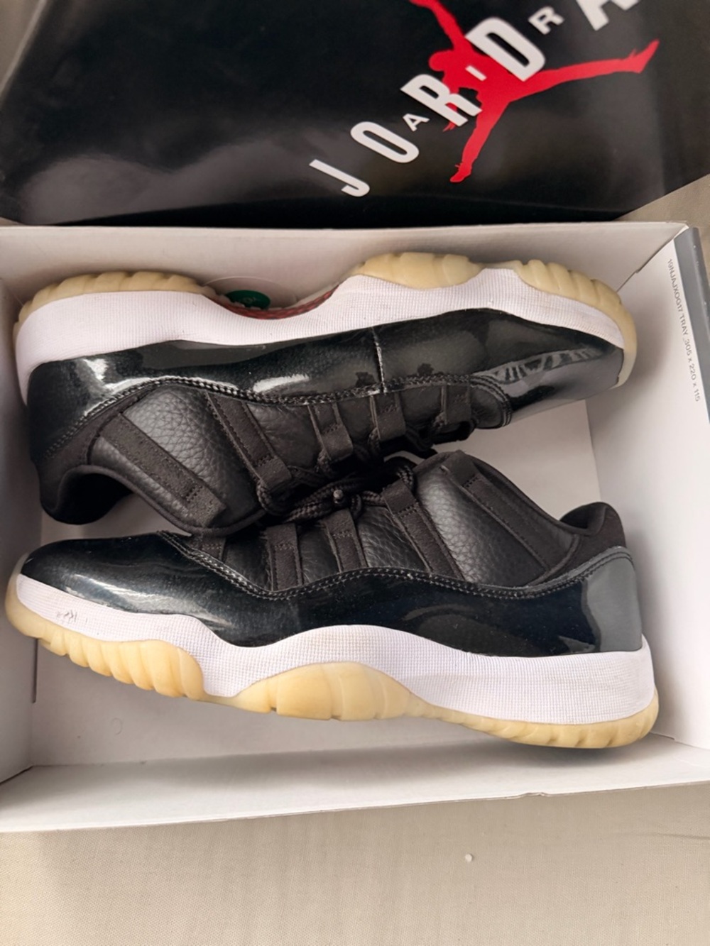 Jordan 11 Retro Low Sneakers